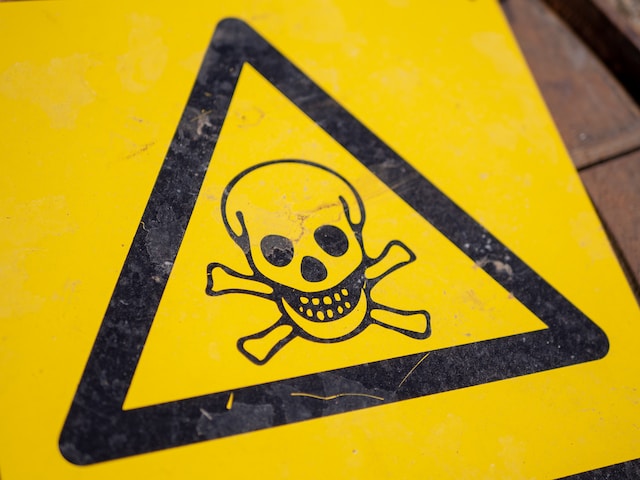 Hoe gevaarlijk is asbest en waarom werd het vroeger veel gebruikt